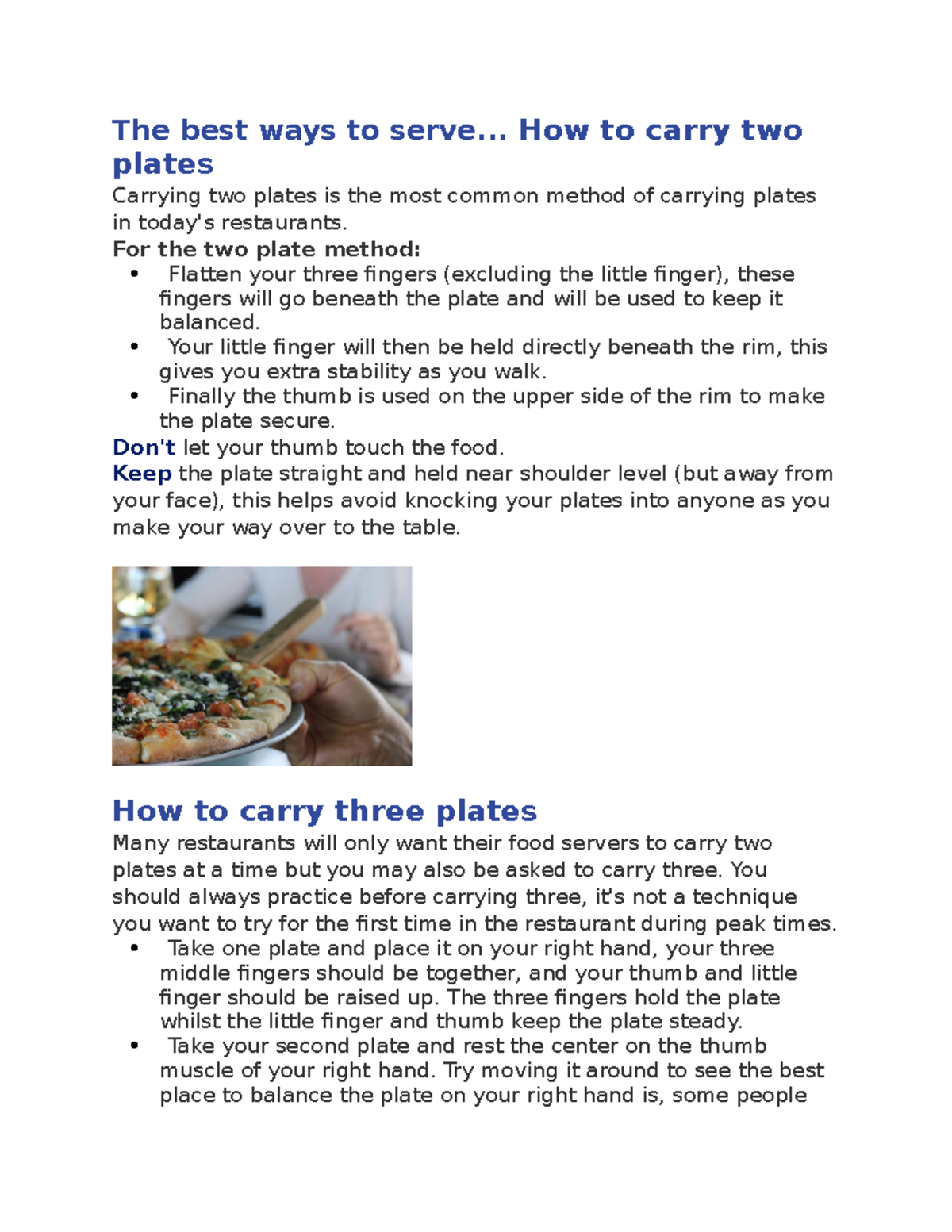 The best ways to serve (2) .. How to carry two plates Carrying two plates is the most common